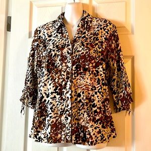 Adorable Animal print button up top sized petite medium